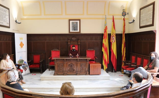 Hacia las excavaciones en el castillo de Sagunto