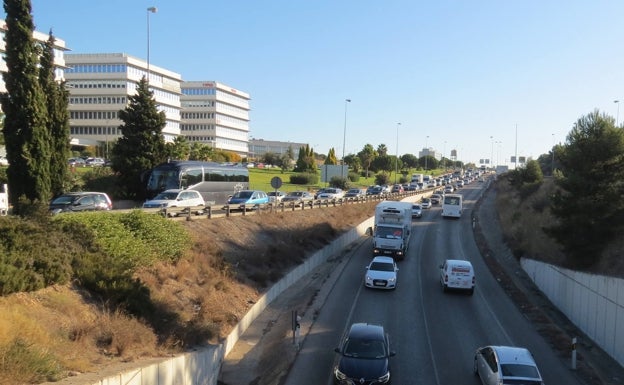 El polígono Fuente del Jarro diseña el plan de movilidad