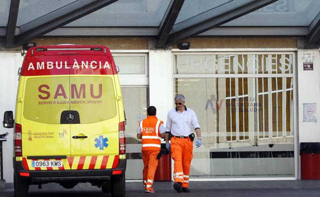 Herida una joven al chocar con su patinete contra una bicicleta en la calle Guillem de Castro de Valencia