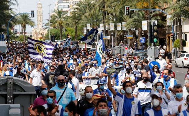 La afición clama para pedir la marcha de Enrique Ortiz del Hércules