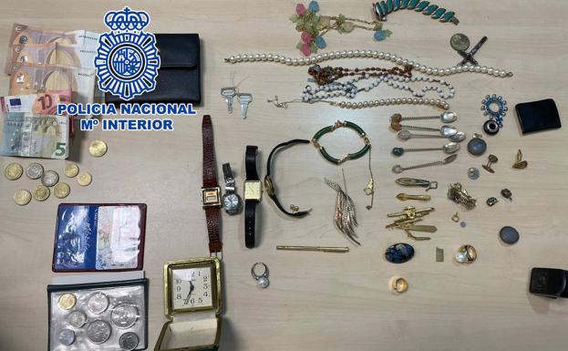 Detienen a dos jóvenes ladrones que robaban en casas con el método de la fractura del bombín y huían en autobús