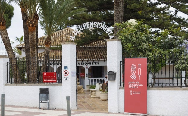 El punto de vacunación del Hogar del Pensionista de l'Alfàs atenderá esta semana a unas 1.600 personas
