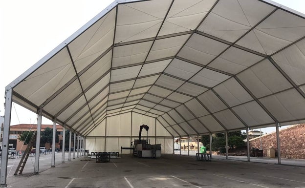 Las carpas de Fallas, sólo con techo en septiembre