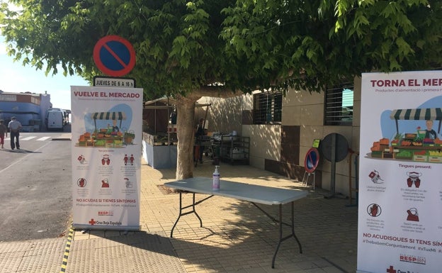 El mercado ambulante de la playa de Nules estará hasta finales de septiembre