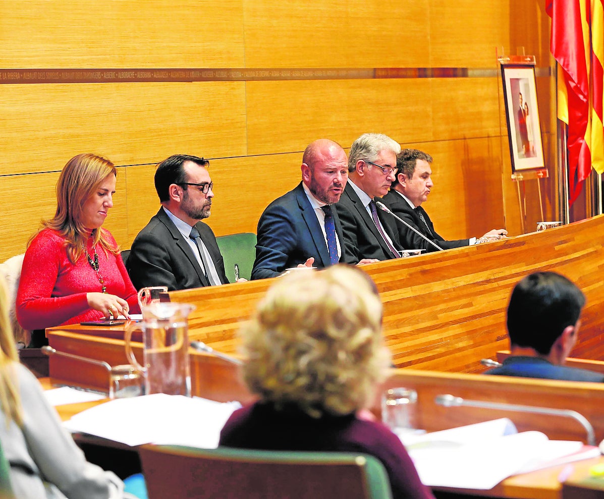 UGT declara la «dival... guerra» contra la liquidación de la empresa de la Diputación