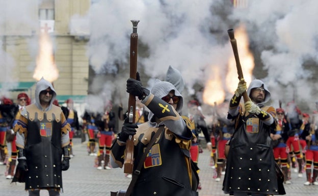 Villena y Alcoy crean una federación para defender los intereses de los Moros y Cristianos