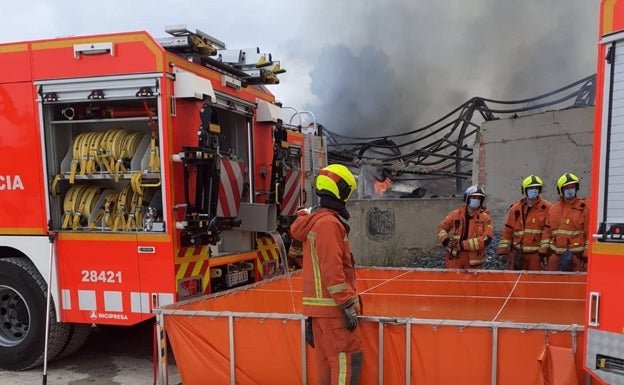 La nave que ardió en l'Olleria carecía de licencia