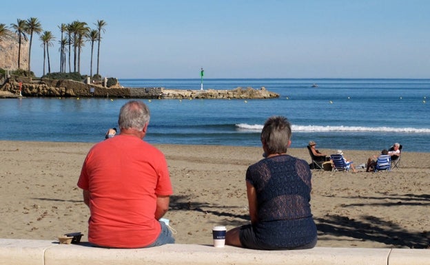 Una mujer de 70 años fallece ahogada en la playa del Arenal de Xàbia