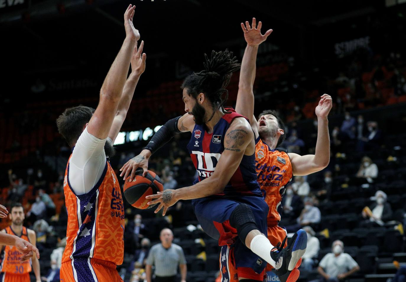 Las mejores imágenes del Valencia Basket-TD Systems Baskonia (tercer partido)