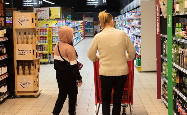 Un supermercado pide a sus clientes que no consuman un producto por la presencia de un cuerpo extraño