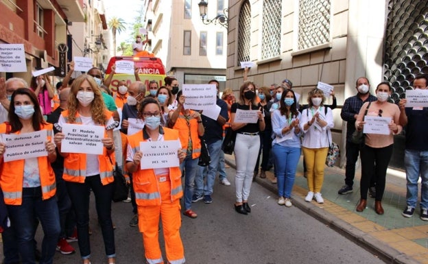 Los sanitarios protestan de nuevo contra la centralización del CICU