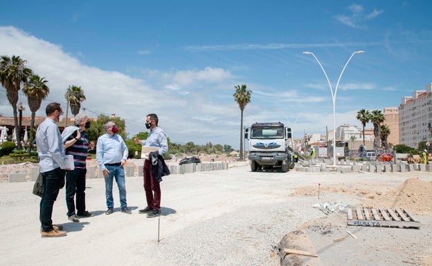 Gandia abre la puerta a gasolineras y supermercados en la playa al acabar un zona paralizada 15 años