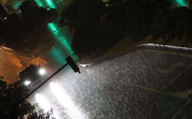 La lluvia deja hasta 62 litros en Villena y una veintena de incidencias este sábado