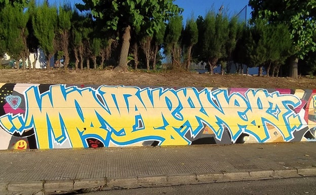 Un grafiti recuerda el 750 aniversario de la fundación de Montaverner