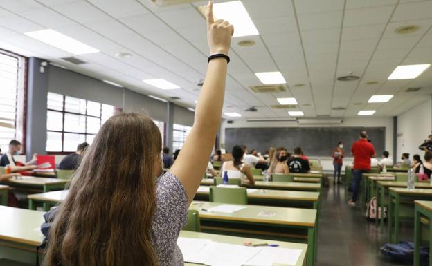 Más de 500 estudiantes de l'Alcoià y el Comtat empiezan la Selectividad