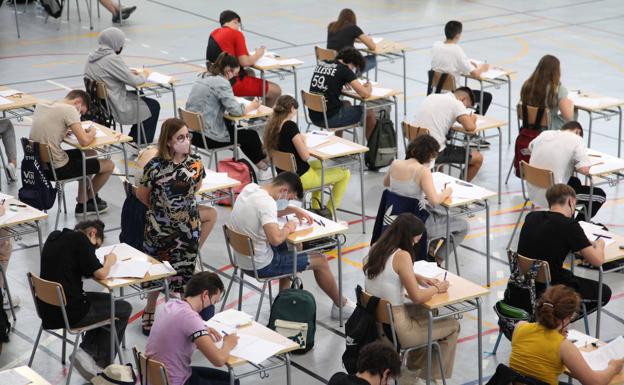 Cerca de 600 estudiantes afrontan el selectivo en la Marina Alta