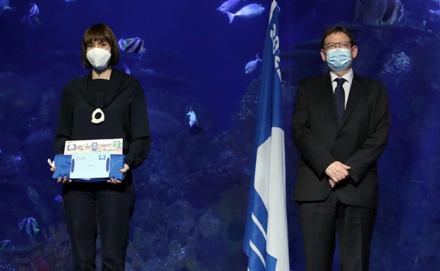 Diana Morant recoge la Bandera Azul que premia la calidad de la playa de Gandia