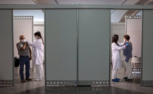 Sanidad cambia las citas para recibir la segunda dosis de AstraZeneca a mayores de 60 años