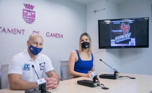 Cien deportistas valencianos acuden a Gandia al Autonómico de kick boxing