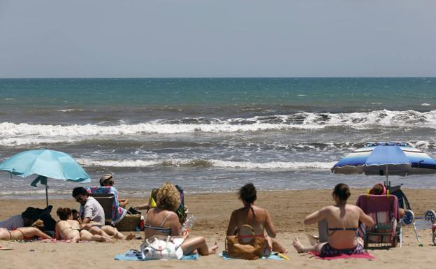 Cómo llegar a la playa en autobús en Valencia: todos las rutas para este verano