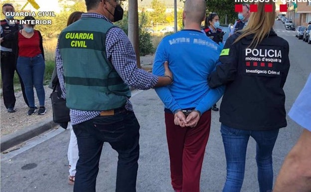 Desarticulan una banda que robaba coches de lujo para asaltar comercios a raíz de una persecución en Guardamar del Segura