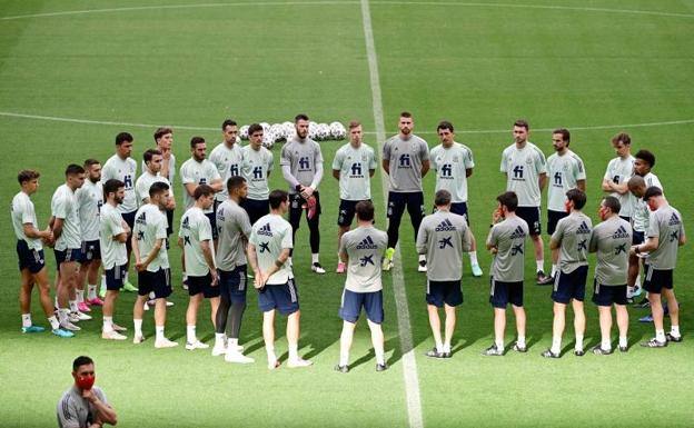 Sanidad cede ante la Federación y vacunará a los jugadores de La Roja con Janssen y Pfizer