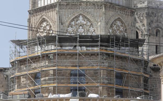 La catedral seguirá con la liturgia en el altar mayor a pesar del andamiaje