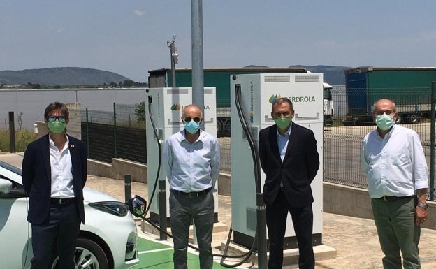 Montaverner estrena tres puntos de recarga para vehículos eléctricos