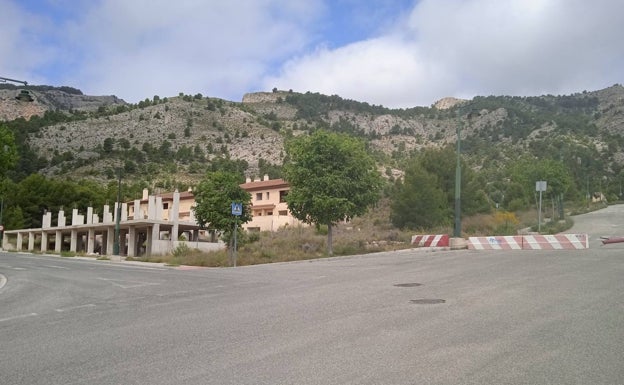 Alcoy acaba con el aislamiento de los vecinos de Serelles