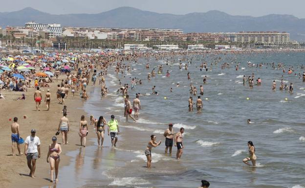 Valencia vive su primera noche tropical de la temporada