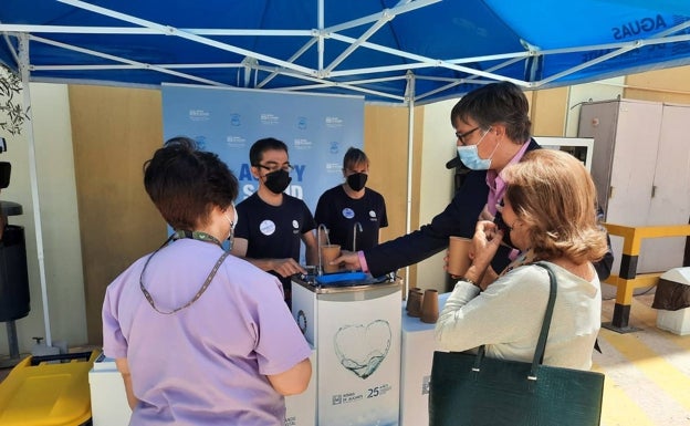 Instalan quioscos para repartir agua en el vacunódromo de Ciudad de la Luz