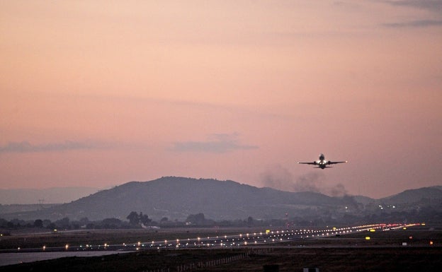 Se vende avión; razón, aeropuerto de Valencia