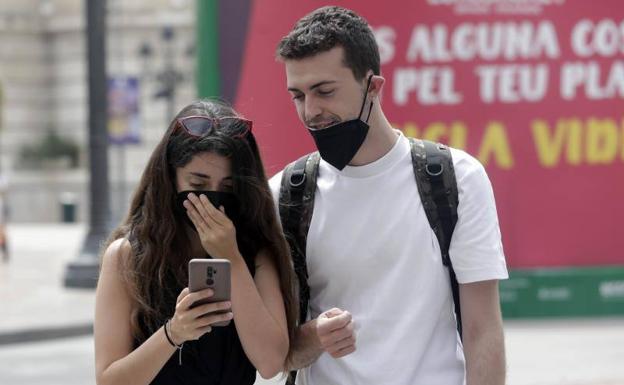 El motivo por el que Sanidad aplaza el fin de la mascarilla a las puertas del verano