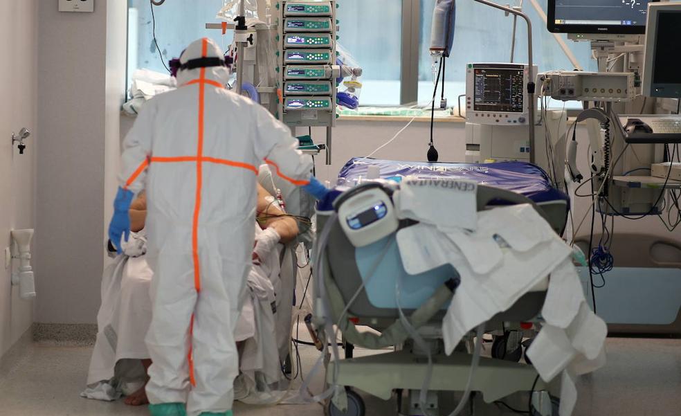 Más de la mitad de los nuevos contagios de Covid afecta a menores de 40 años