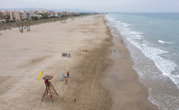 Canet d'en Berenguer delimita su playa de cara al verano