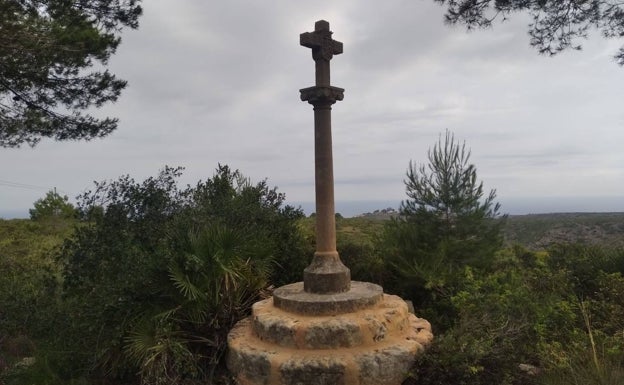 Xàbia recupera una cruz de término de la Plana que marcaba la linde con Dénia