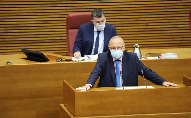 La quinta fuga de Cs en Les Corts deja al Botánico sin listón electoral del 3%