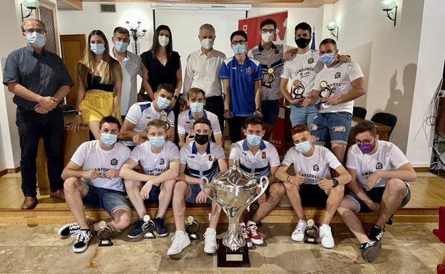 l'Eliana recibe a sus campeones de fútbol
