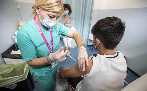 Sanidad pone fecha al inicio de la vacunación de los alumnos de ESO y Bachillerato, en pleno verano