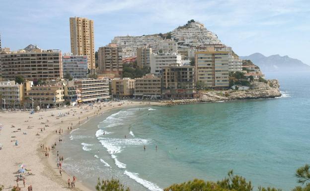 Un hombre de 67 años muere ahogado en la cala de Finestrat