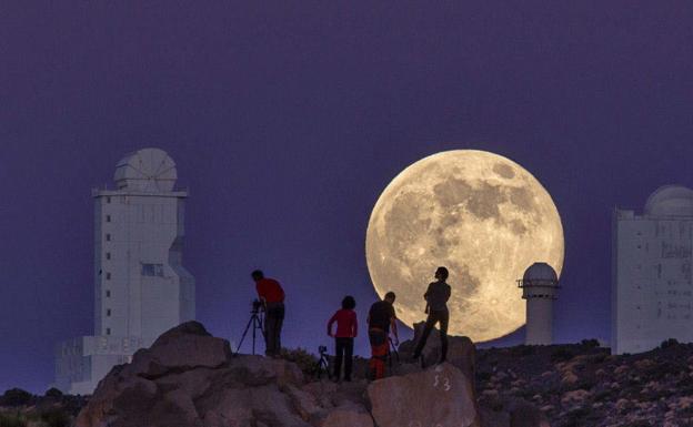 Esta semana llega la última superluna del 2021 y recibe el nombre de 'fresa'