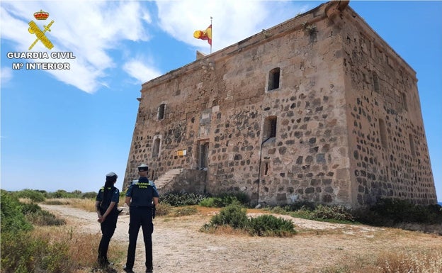 Refuerzan la vigilancia en la isla de Tabarca ante la llegada de más de 250.000 turistas este verano