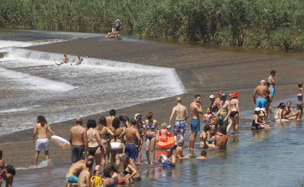 Antella y Sumacàrcer abren al baño pero valoran cerrar los parajes si hay masificación