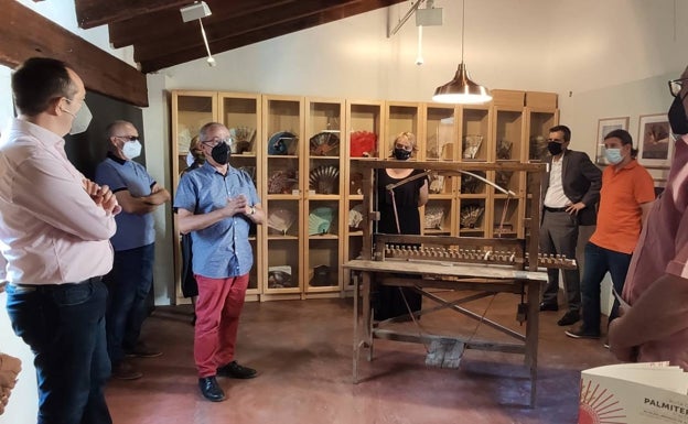 Aldaia expone su artesanía del palmito en el Museu Comarcal de l'Horta Sud