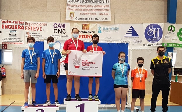 Los setabenses Sarai Ramón y Ximo Torres campeones provinciales en de Bádminton