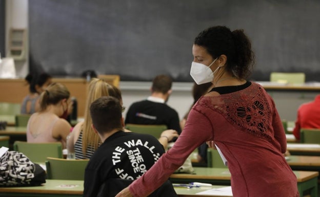 El curso escolar, marcado por el estrés y el caos en la vacunación