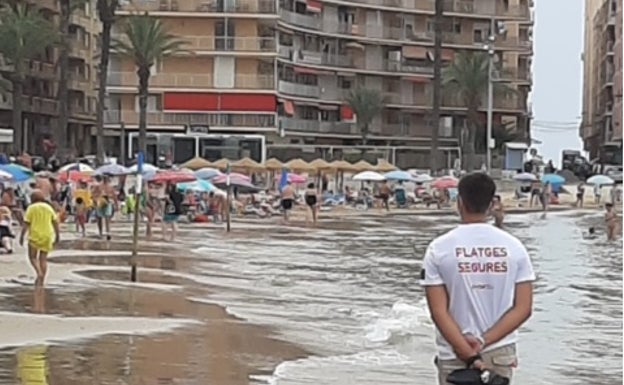 Fallece un hombre de 62 años ahogado en la playa de La Mata en Torrevieja