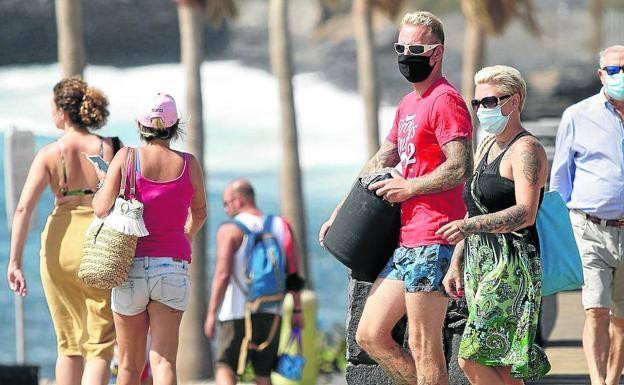 Ribó prevé reducir tras el verano las terrazas ampliadas en Valencia por la pandemia