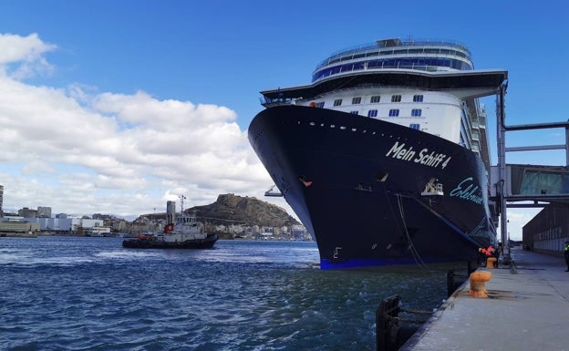 Vuelven los cruceros al Puerto de Alicante 15 meses después