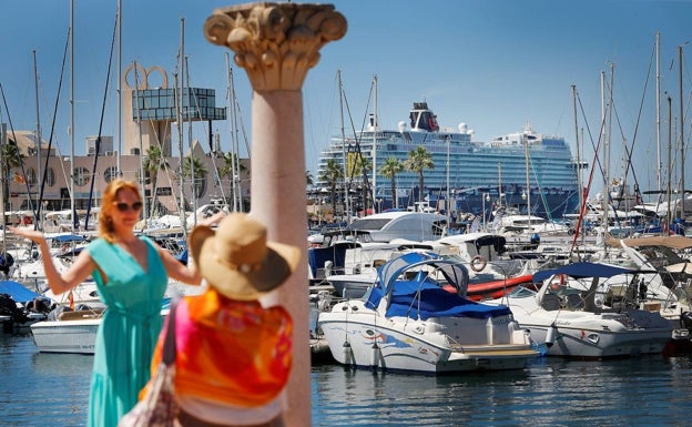 Más de 800 turistas alemanes llegan a Alicante en el primer crucero en 15 meses